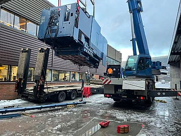 Brukt CNC dreiebenk klargjort for gjenbruk etter vedlikehold.